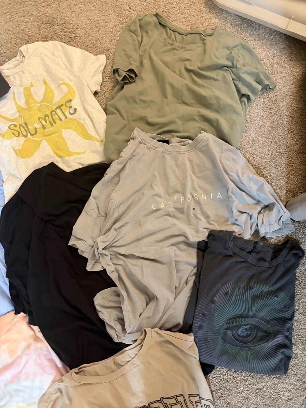 14 Graphic/ Plain T-shirts - Picture 5 of 5